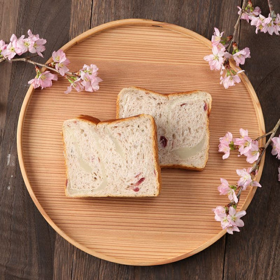 桜の白あん食パン